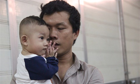 Chuyện tình đẹp của chàng trai 4 năm ròng đeo kè kè bọc nước tiểu bên người - Ảnh 1.