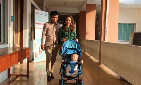 Chuyện tình đẹp của chàng trai 4 năm ròng đeo kè kè bọc nước tiểu bên người - Ảnh 4.