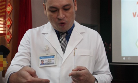 Chuyện tình đẹp của chàng trai 4 năm ròng đeo kè kè bọc nước tiểu bên người - Ảnh 5.