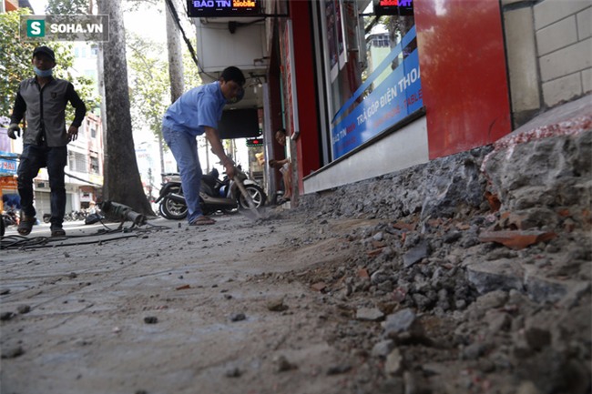 Ông Đoàn Ngọc Hải vừa qua, xe biển xanh, biển đỏ lại lấn chiếm vỉa hè quận 1 - Ảnh 9.