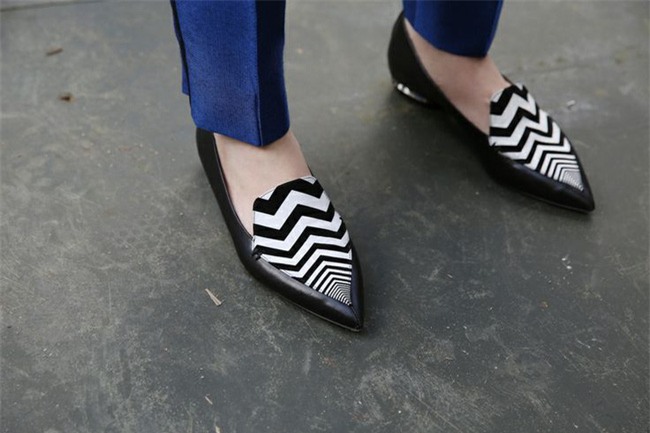 Tạm gác cao gót sang bên, đây mới là 5 mẫu giày/dép bệt bạn cần quan tâm nhất lúc này - Ảnh 21.