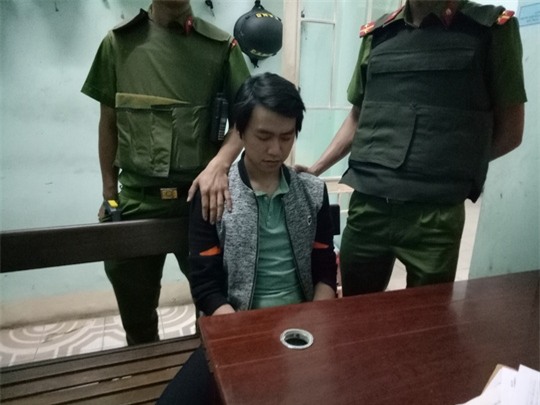 Phan Văn Hoàng tại trụ sở công an