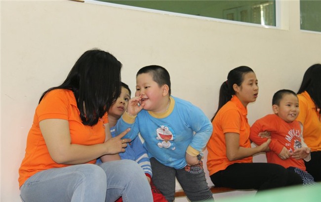 trẻ tự kỷ, trẻ khuyết tật, giáo dục đặc biệt, giáo dục mầm non, trẻ mầm non, cô giáo mầm non