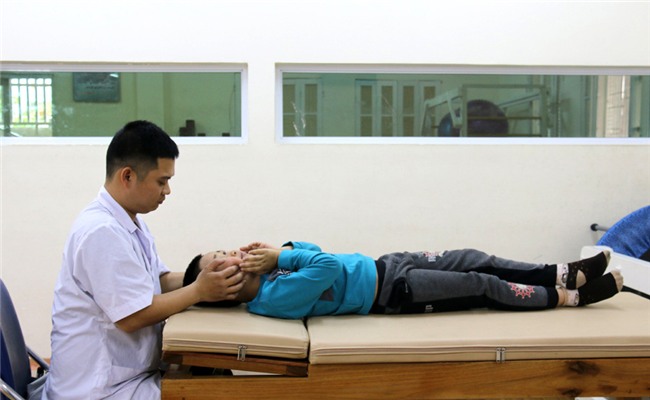 trẻ tự kỷ, trẻ khuyết tật, giáo dục đặc biệt, giáo dục mầm non, trẻ mầm non, cô giáo mầm non