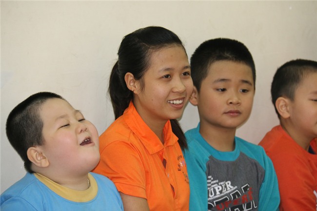 trẻ tự kỷ, trẻ khuyết tật, giáo dục đặc biệt, giáo dục mầm non, trẻ mầm non, cô giáo mầm non