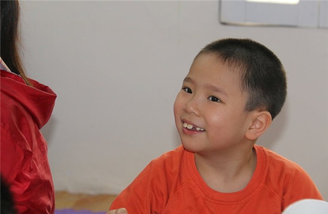 trẻ tự kỷ, trẻ khuyết tật, giáo dục đặc biệt, giáo dục mầm non, trẻ mầm non, cô giáo mầm non