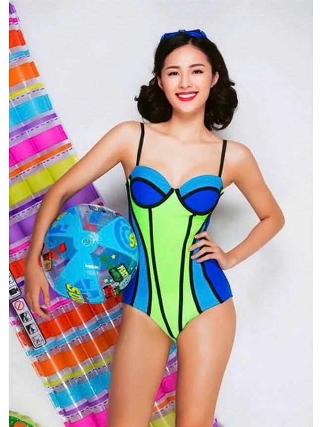 "do vai giay" khi gap kieu nu vbiz mac ao tam ruc ro hinh anh 5