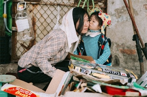 su that ve bo anh "me con dong nat" khien ngan nguoi rung dong - 14