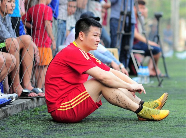 Văn Quyến đi học, ấp ủ trở thành HLV V-League - Ảnh 1.