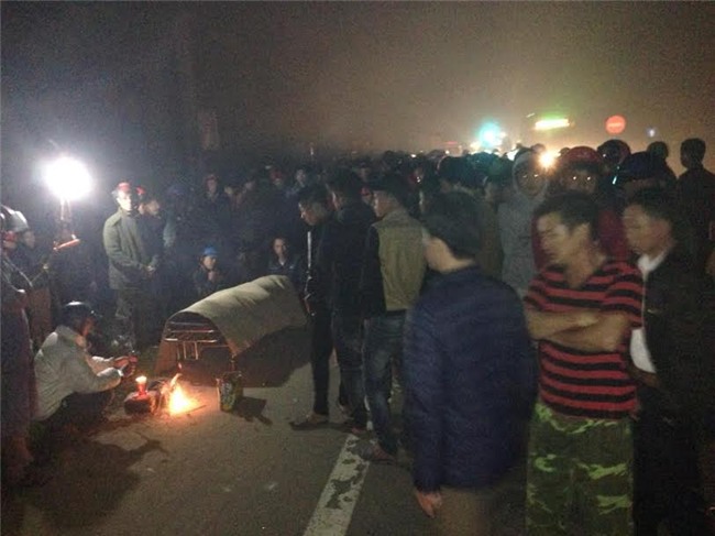 xe dau keo tong 3 hoc sinh tu vong tai cho hinh anh 1