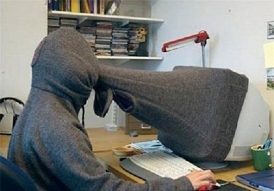 Cười té ghế với 11 tư thế dùng máy tính không đỡ nổi của các dân chơi - Ảnh 19.