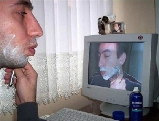 Cười té ghế với 11 tư thế dùng máy tính không đỡ nổi của các dân chơi - Ảnh 5.