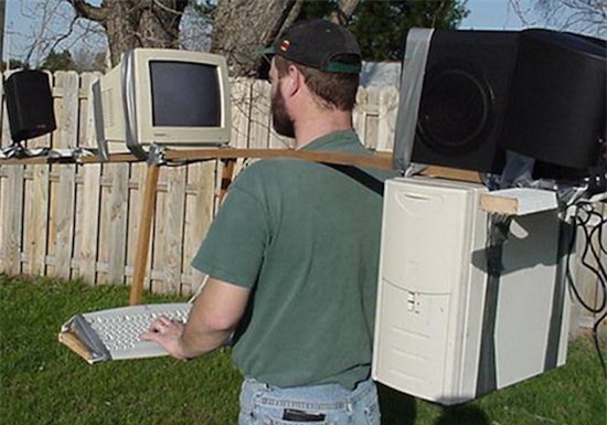 Cười té ghế với 11 tư thế dùng máy tính không đỡ nổi của các dân chơi - Ảnh 17.