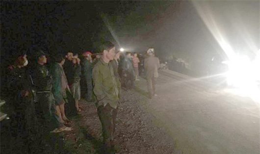 nha trai khong den dam ngo, co gai tre tu tu o song rac - 1