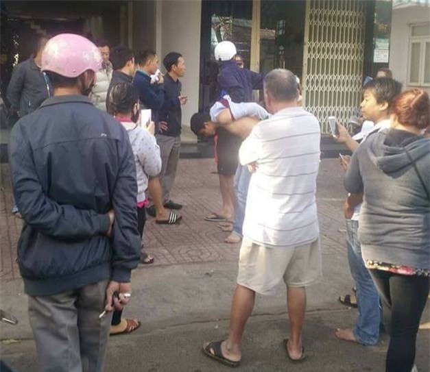 Xong vao tiem thuoc trom 2 lo tang cuong sinh ly hinh anh 1