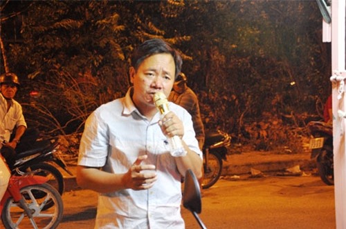 cha cho 2 con trong long sat rong ruoi khap sg muu sinh hinh anh 2