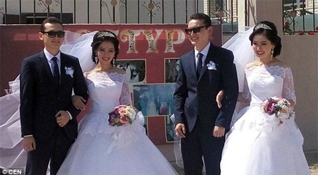 Chị em song sinh cưới chồng cùng ngày, 1 năm sau điều bất ngờ lại xảy ra - Ảnh 1.