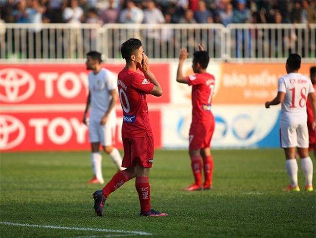 HAGL vs TPHCM, bầu Đức, HAGL, Công Phượng, Công Vinh, TPHCM