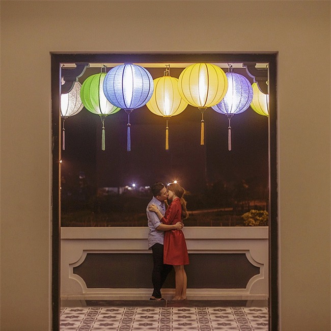 Phố cổ Hội An bỗng chốc náo loạn khi Trấn Thành - Hari Won cùng xuất hiện - Ảnh 2.