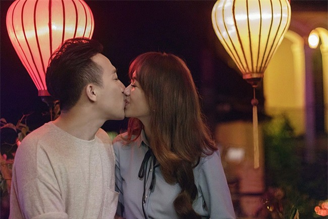 Phố cổ Hội An bỗng chốc náo loạn khi Trấn Thành - Hari Won cùng xuất hiện - Ảnh 4.