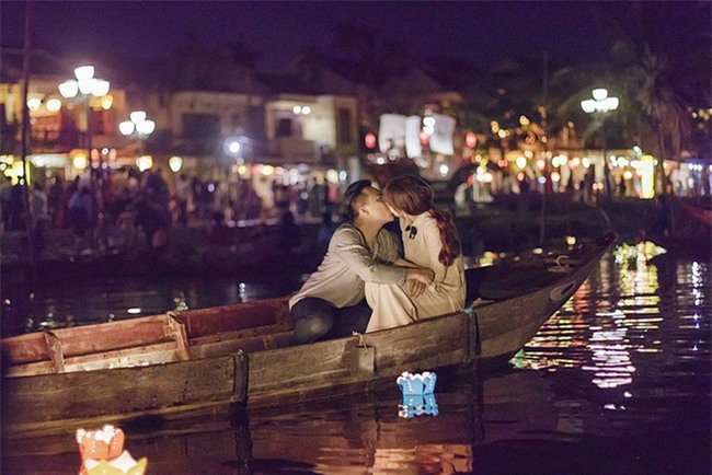 Phố cổ Hội An bỗng chốc náo loạn khi Trấn Thành - Hari Won cùng xuất hiện - Ảnh 8.