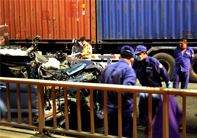 Doi trai gai vang khoi oto Range Rover sau tai nan, mot nguoi tu vong hinh anh 6