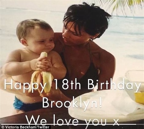 Vợ chồng Beckham xúc động kể về tuổi thơ của Brooklyn - Ảnh 4.