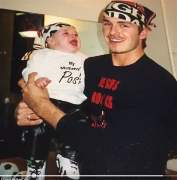 Vợ chồng Beckham xúc động kể về tuổi thơ của Brooklyn - Ảnh 7.