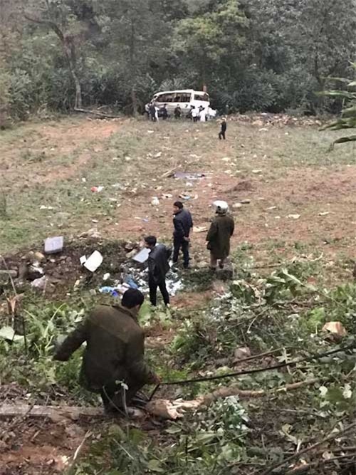 xe khach lao xuong vuc o sapa: 10 nguoi rat nang phai chuyen ve hn hinh anh 1