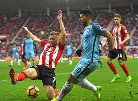 Man City gặp nhiều khó khăn trước Sunderland trong phần lớn thời gian của hiệp 1