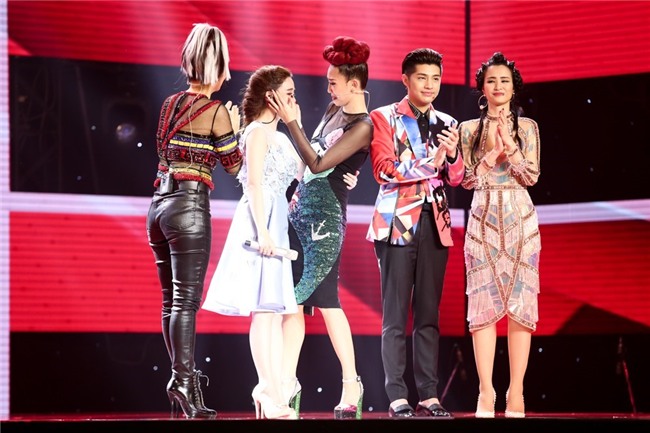 Hot girl The Voice bat khoc tren san khau khi hat tang me bi ung thu hinh anh 2