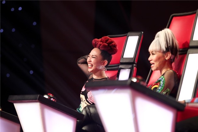 Hot girl The Voice bat khoc tren san khau khi hat tang me bi ung thu hinh anh 4