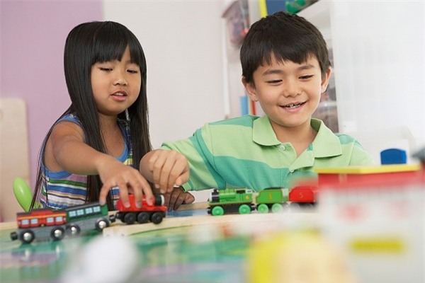 Bận đến mấy bố mẹ cũng cần buông điện thoại để quan tâm đến con trong 7 khoảnh khắc quan trọng mỗi ngày - Ảnh 4.