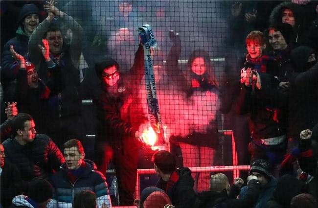 Bao luc bung phat o tran CSKA Moscow gap Zenit hinh anh 1