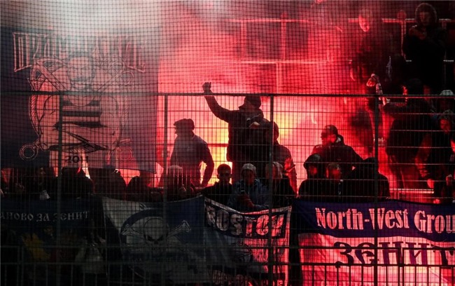 Bao luc bung phat o tran CSKA Moscow gap Zenit hinh anh 8