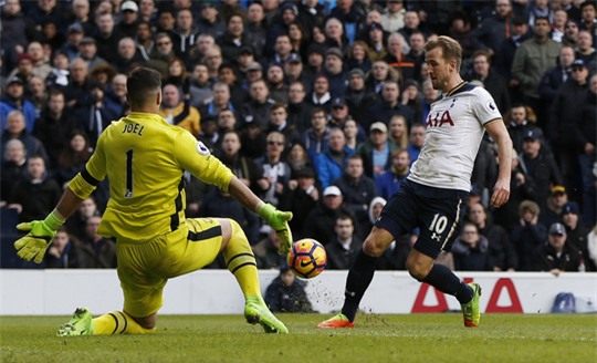 Kane suýt lập hat-trick