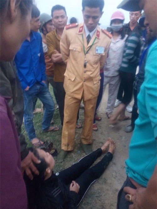 chien sy cong an nhay xuong song cuu co gai tu van hinh anh 1