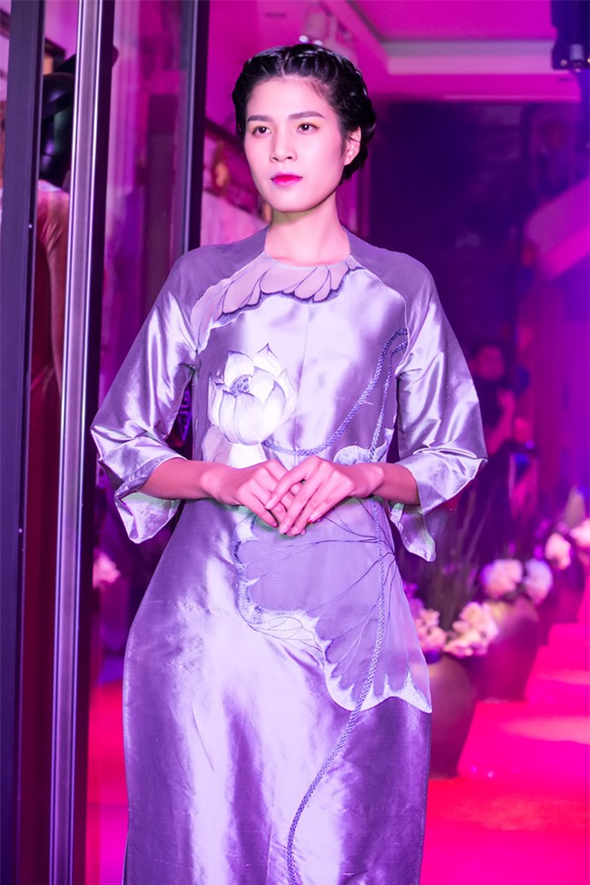 Nhan sắc trẻ đẹp của NSƯT Thu Hà gây chú ý - Ảnh 18.