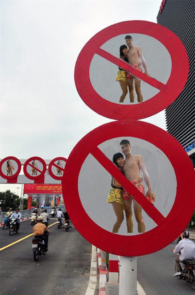 Cặp đôi quần đùi dưa hấu nhờ chỉnh ảnh đang đứng ở biển, và cái kết... - Ảnh 13.