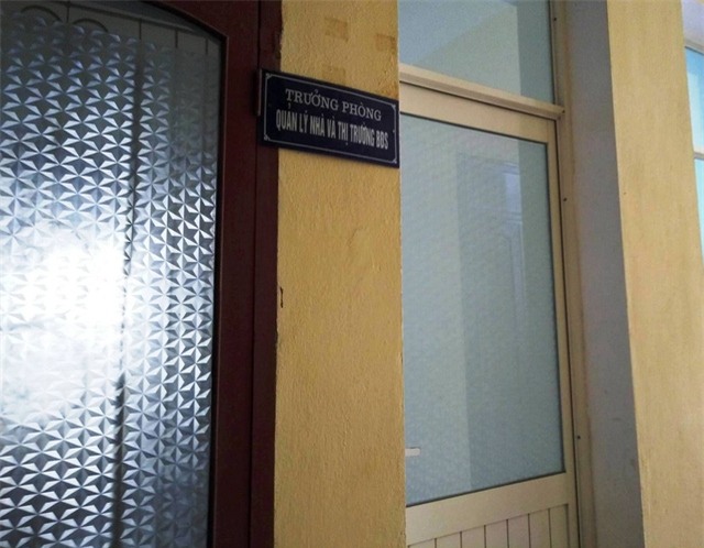 Phòng làm việc của bà Quỳnh Anh cửa đóng then cài