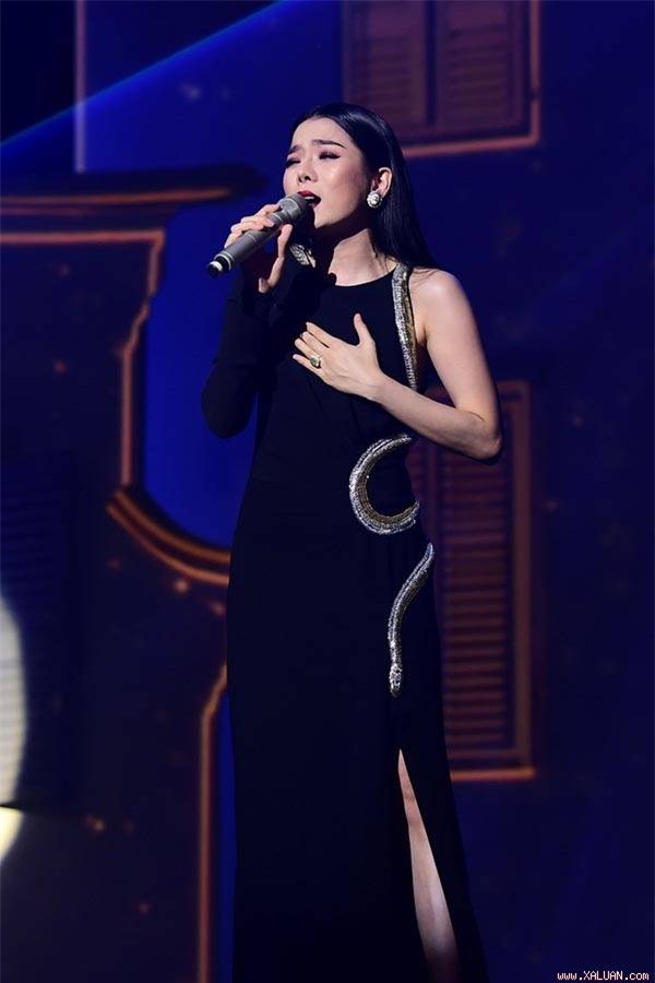 Là phụ nữ, hẳn ai cũng ao ước đời mình có cái tủ hàng hiệu to như đại lý của Lệ Quyên! - Ảnh 19.