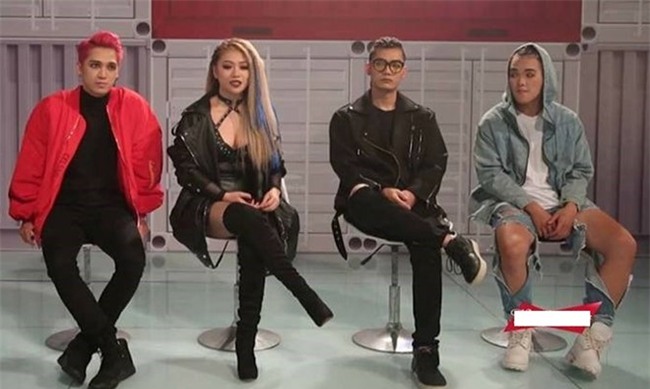 Quần rách tả tơi lên sóng VTV khiến cộng đồng mạng dậy sóng - Ảnh 1.