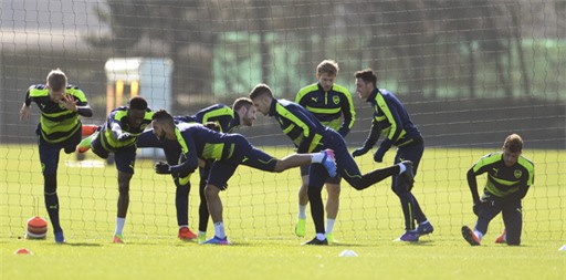 Bài tập khởi động của các cầu thủ Arsenal