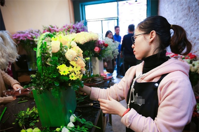 Ngắm loạt hoa nhập khẩu độc, đẹp khiến quý ông không tiếc tiền chi hẳn trăm triệu tặng vợ dịp 8/3 - Ảnh 1.