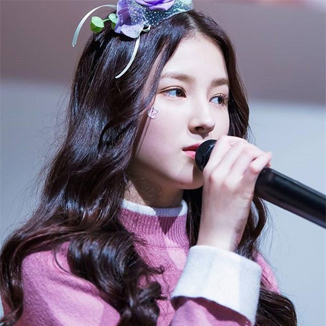 "hot girl pho di bo" co guong mat dep nhu hoa hau hinh anh 10