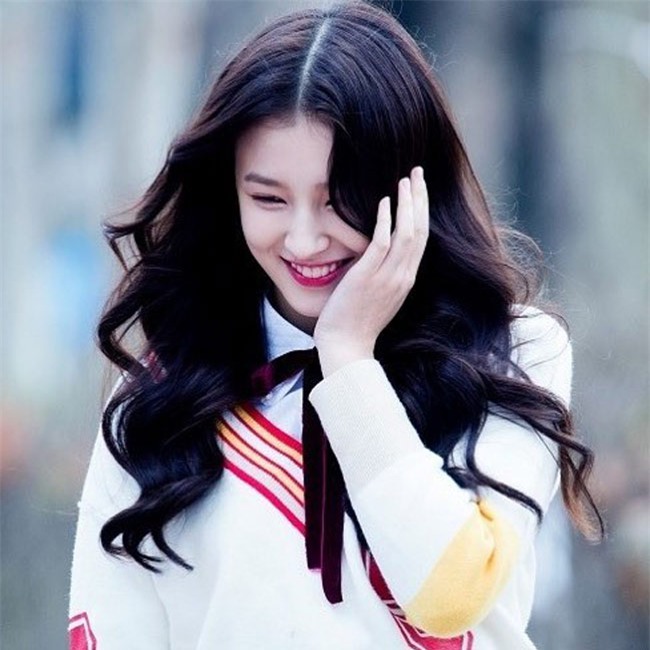 "hot girl pho di bo" co guong mat dep nhu hoa hau hinh anh 14