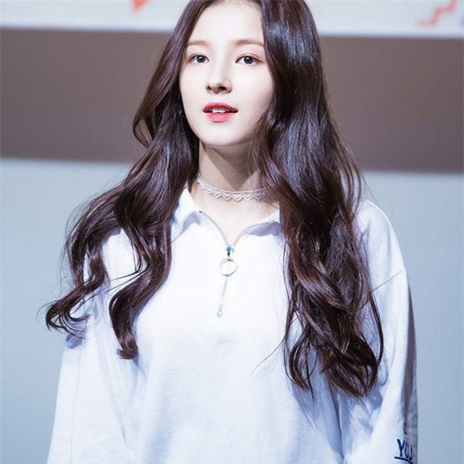 "hot girl pho di bo" co guong mat dep nhu hoa hau hinh anh 20