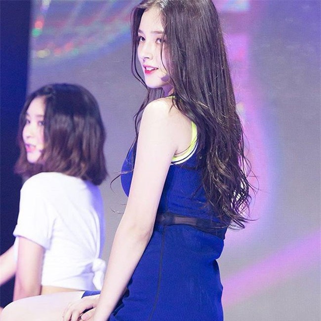 "hot girl pho di bo" co guong mat dep nhu hoa hau hinh anh 6