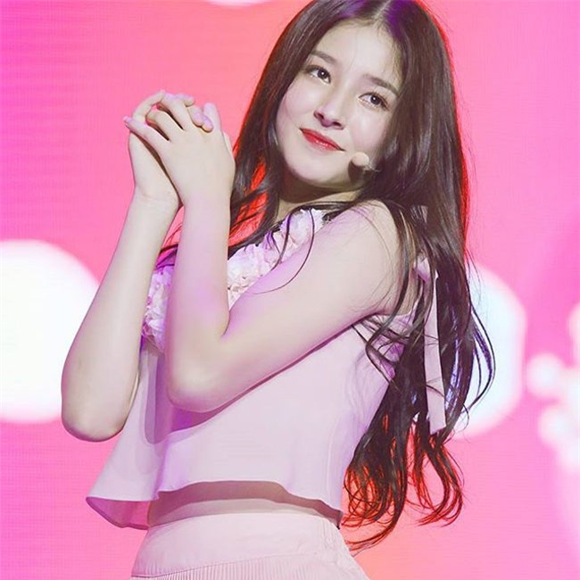 "hot girl pho di bo" co guong mat dep nhu hoa hau hinh anh 8