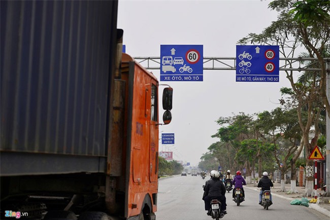 ngac nhien anh dong nguoi di xe may chuan lan duong o dat cang hinh anh 5